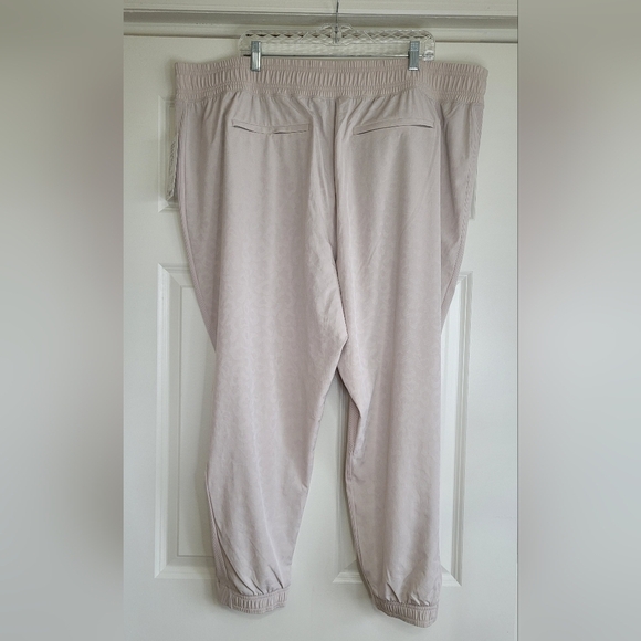 Athleta Brooklyn Textured Jogger in 'Abalone Grey' - Size 24 - Picture 3 of 12